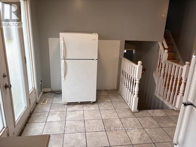 393 Fleming Drive, London East, Ontario  N5V 4Y8 - Photo 4 - X12935114