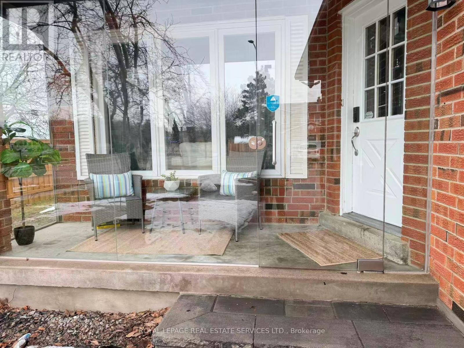 4134 Murray Hill Crescent, Mississauga, Ontario  L5C 4H8 - Photo 4 - W12871994