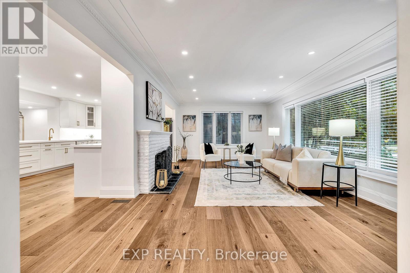 877 Kingsway Drive, Burlington, Ontario  L7T 3H8 - Photo 3 - W12922948