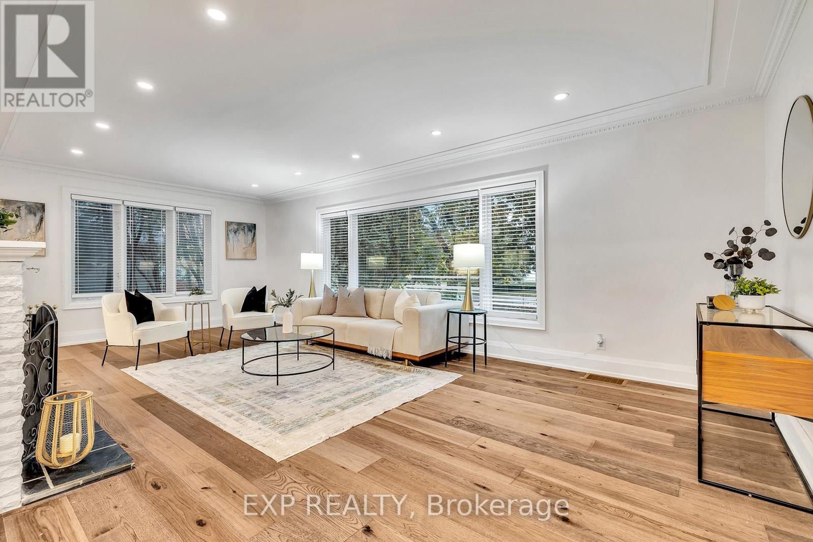 877 Kingsway Drive, Burlington, Ontario  L7T 3H8 - Photo 4 - W12922948