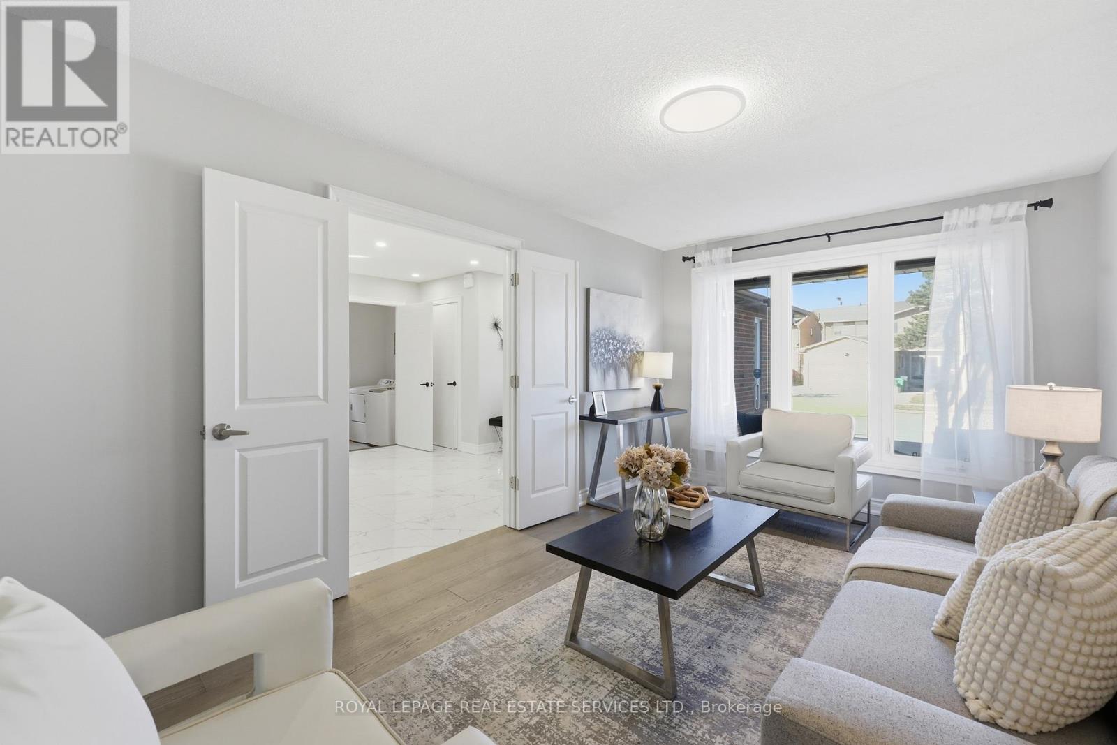 4134 Murray Hill Crescent, Mississauga, Ontario  L5C 4H8 - Photo 3 - W12871994