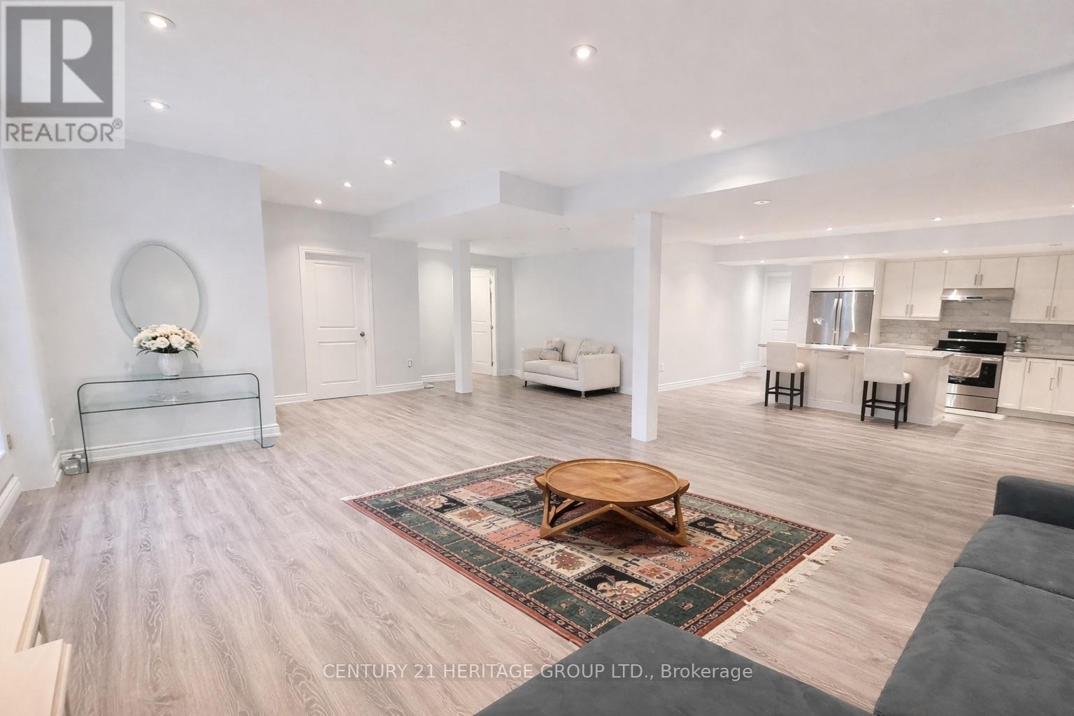 17 LA QUINTA LANE, Newmarket, Ontario