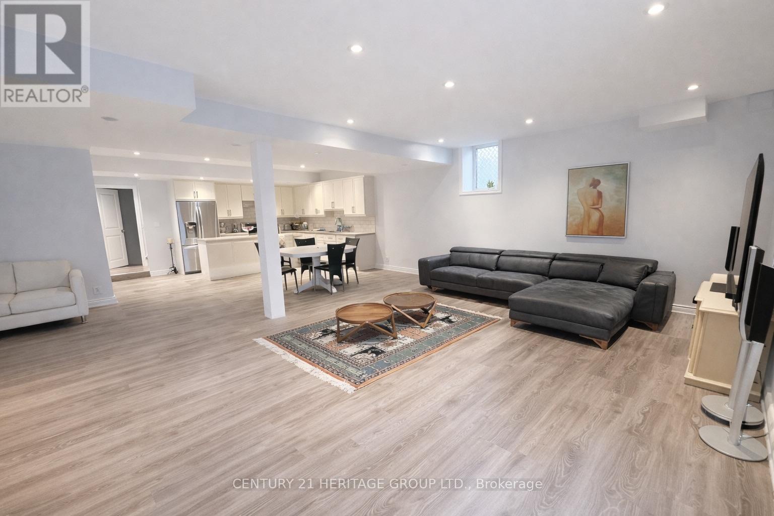 17 La Quinta Lane, Newmarket, Ontario  L3Y 0E2 - Photo 2 - N12935240