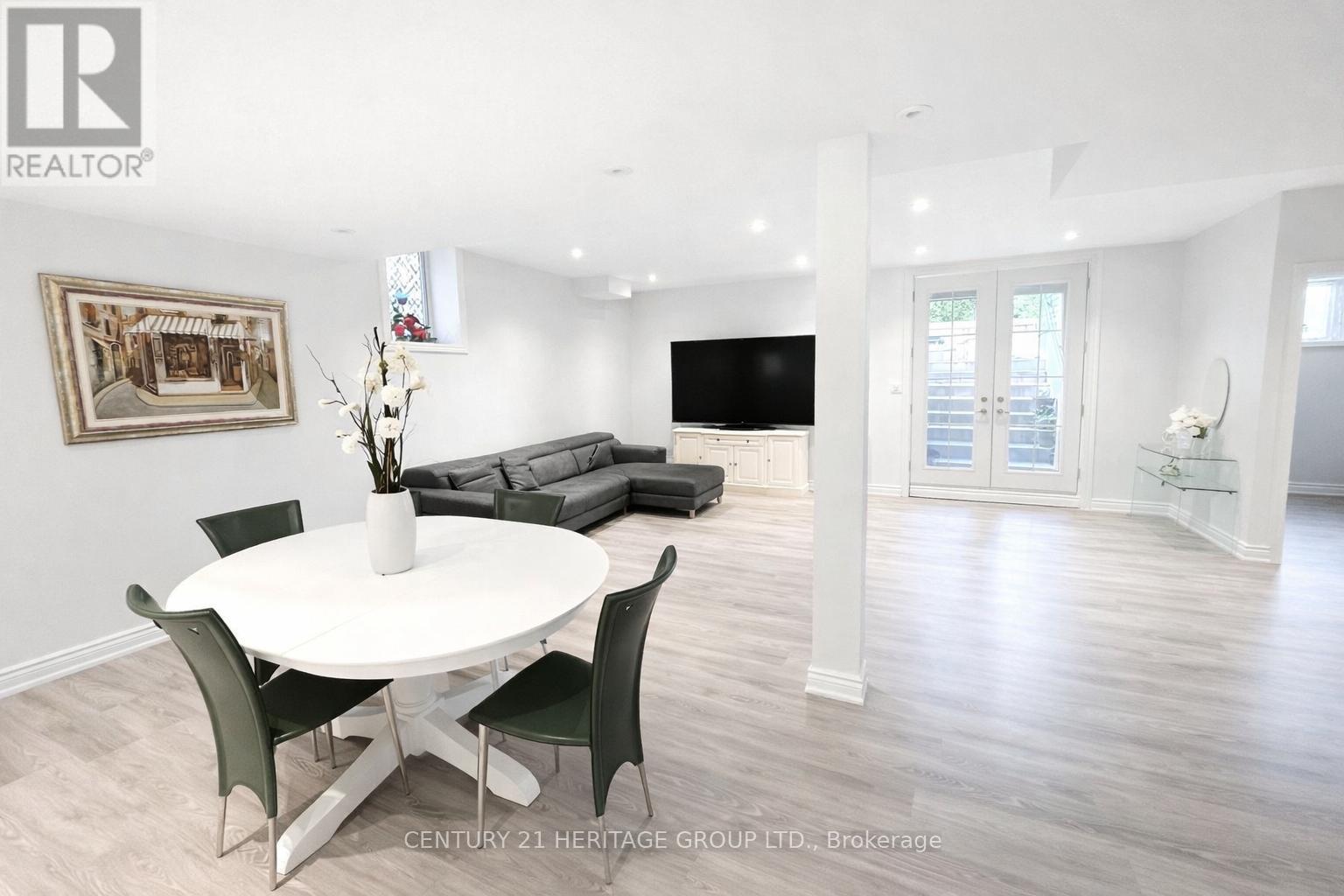 17 La Quinta Lane, Newmarket, Ontario  L3Y 0E2 - Photo 5 - N12935240