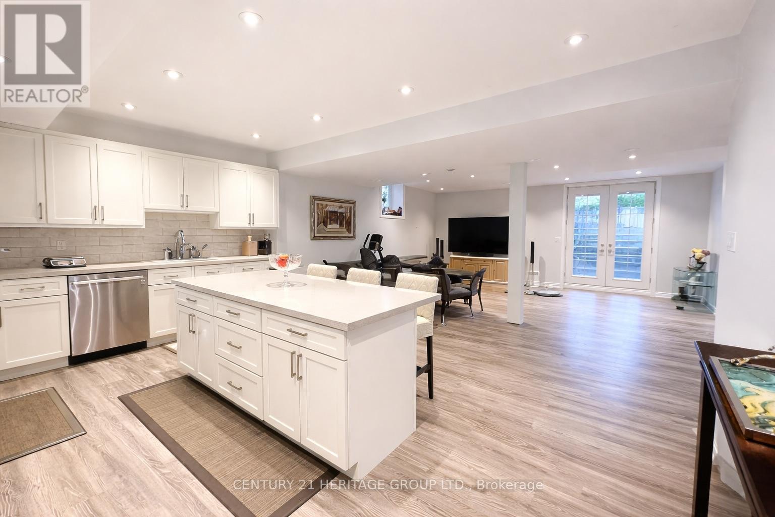 17 La Quinta Lane, Newmarket, Ontario  L3Y 0E2 - Photo 7 - N12935240