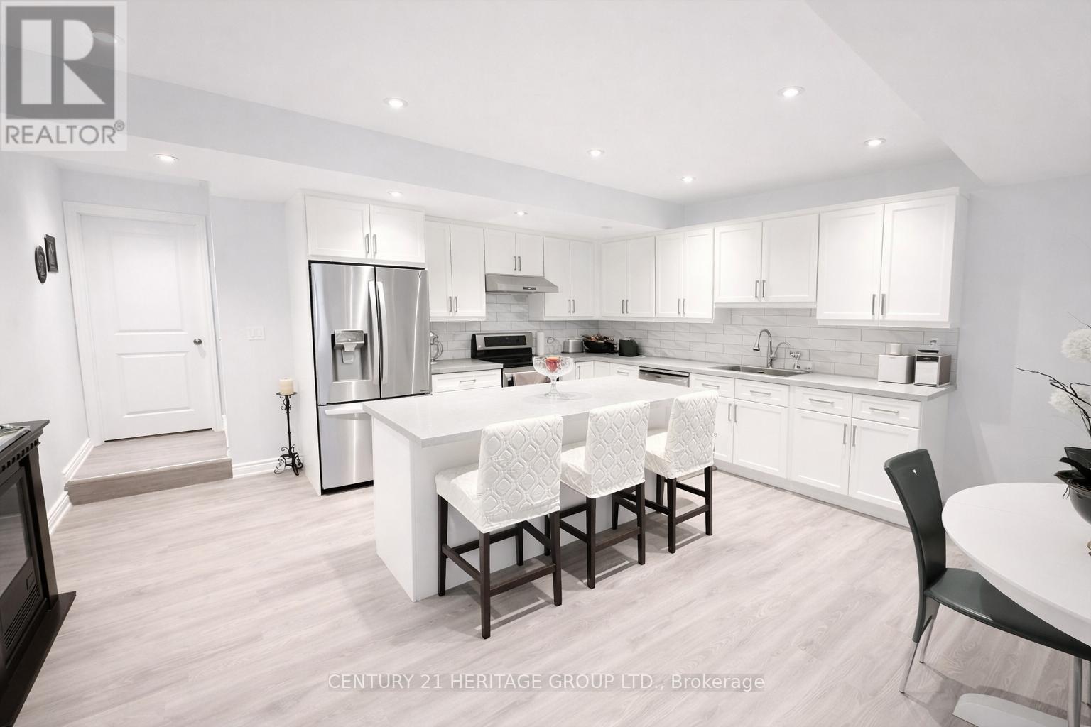 17 La Quinta Lane, Newmarket, Ontario  L3Y 0E2 - Photo 8 - N12935240