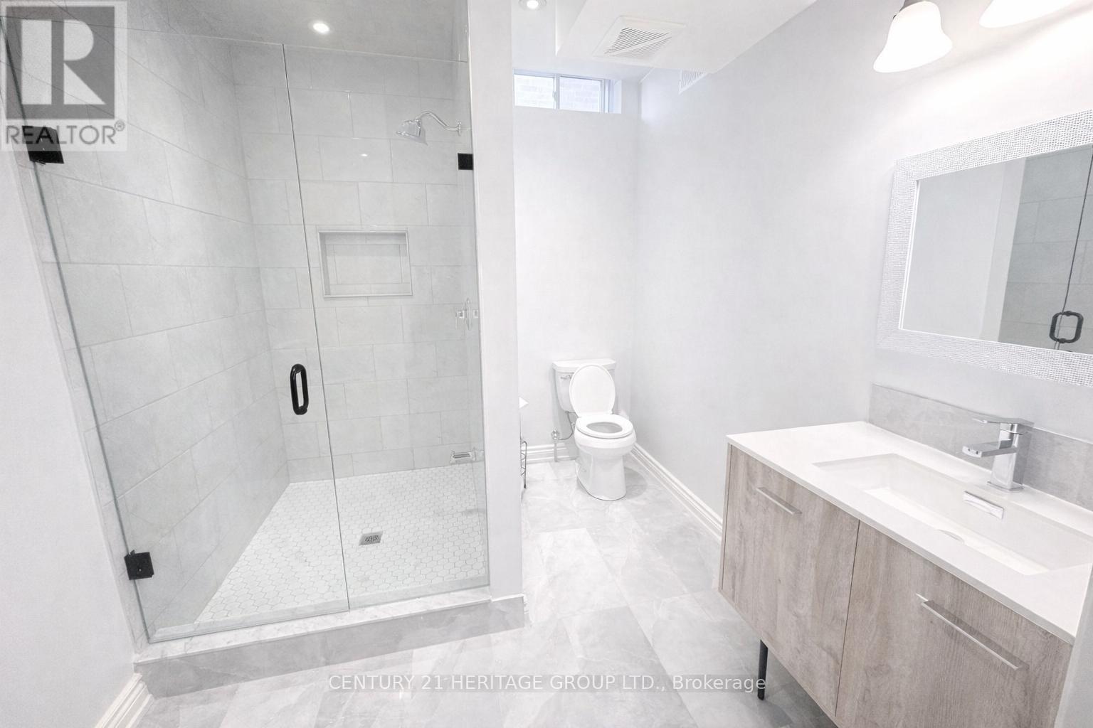 17 La Quinta Lane, Newmarket, Ontario  L3Y 0E2 - Photo 9 - N12935240