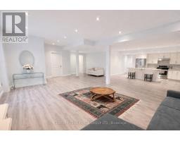 17 LA QUINTA LANE, Newmarket, Ontario