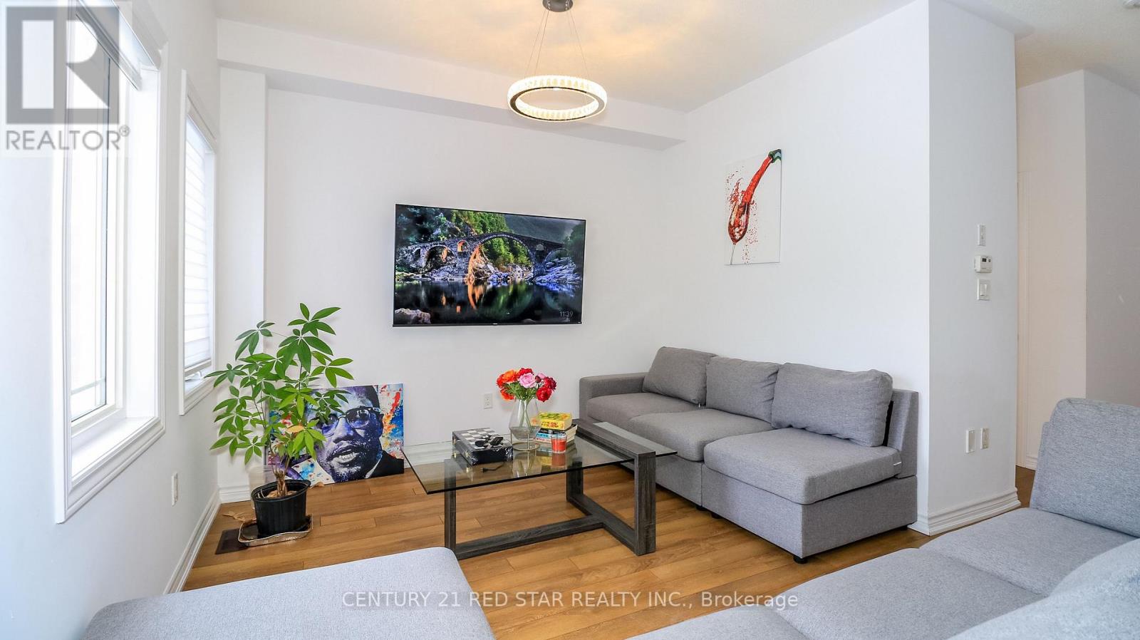 32 Milson Crescent, Essa (Angus), Ontario  L0M 1B4 - Photo 11 - N12935516