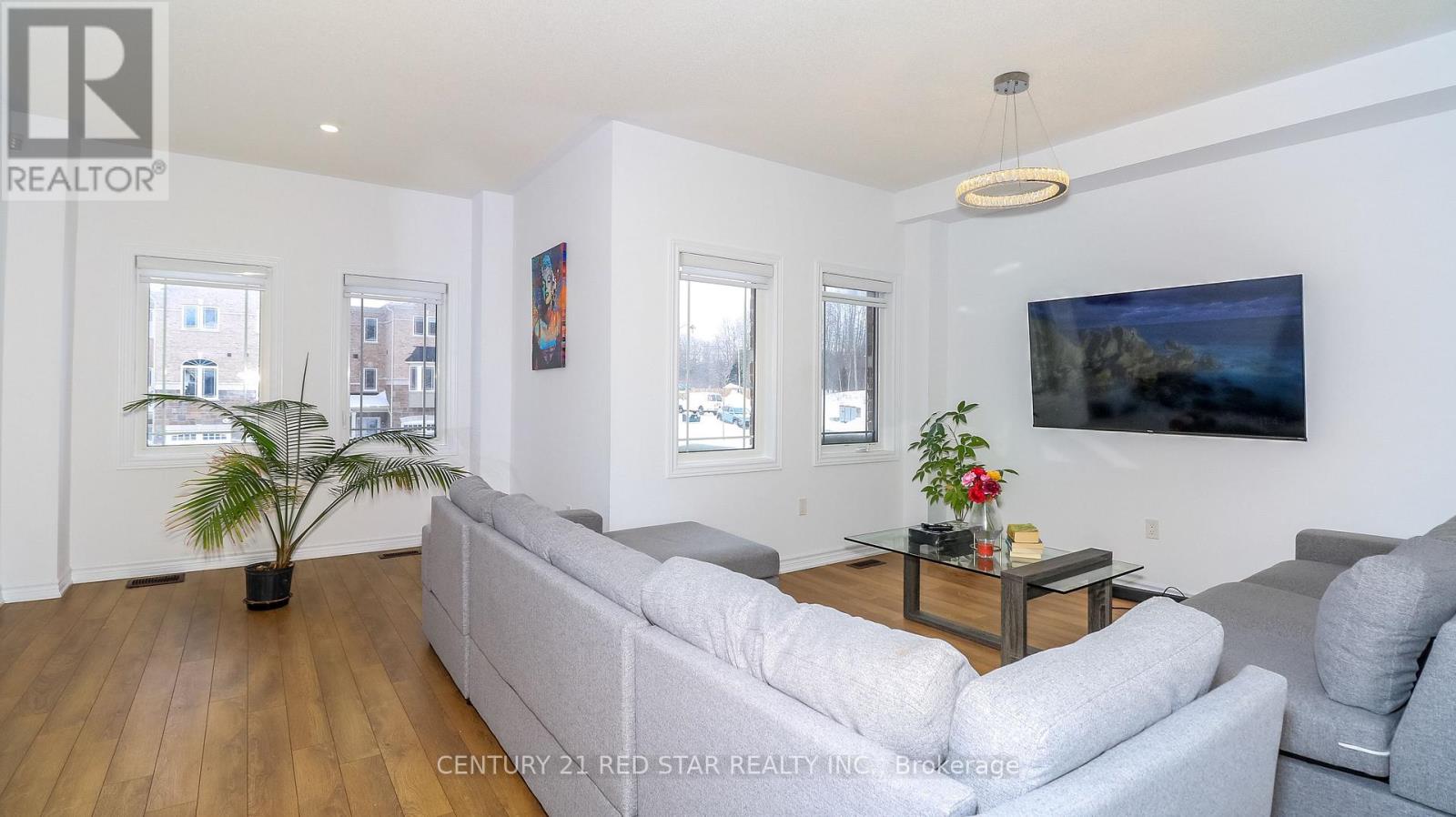 32 Milson Crescent, Essa (Angus), Ontario  L0M 1B4 - Photo 14 - N12935516