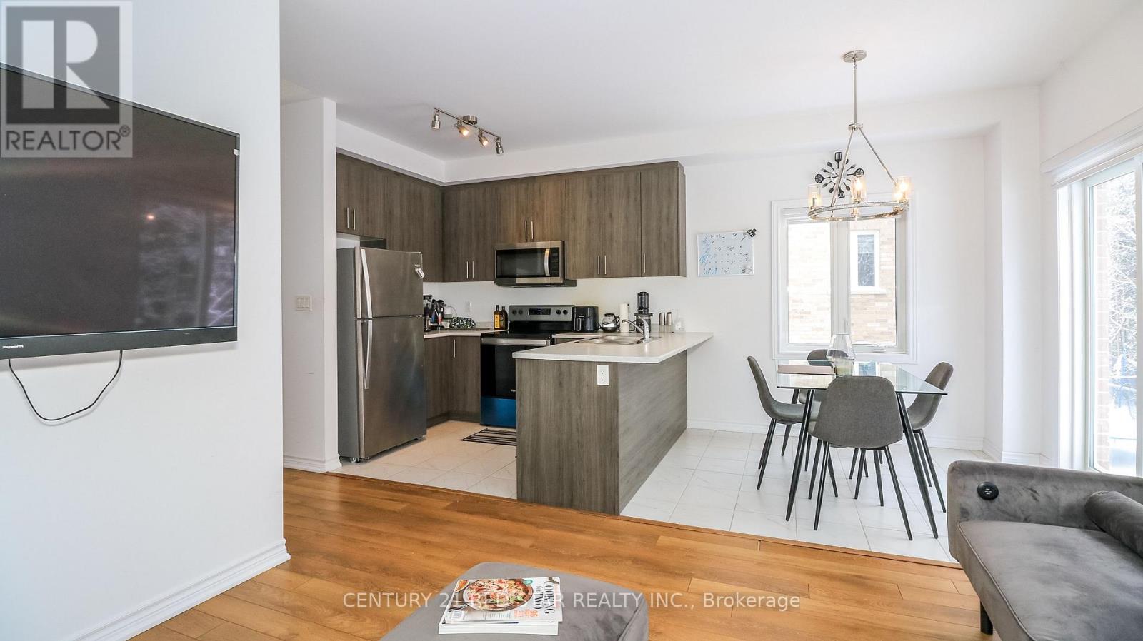 32 Milson Crescent, Essa (Angus), Ontario  L0M 1B4 - Photo 19 - N12935516