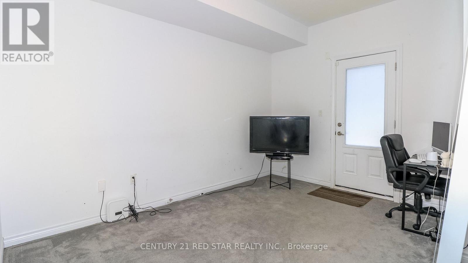 32 Milson Crescent, Essa (Angus), Ontario  L0M 1B4 - Photo 7 - N12935516