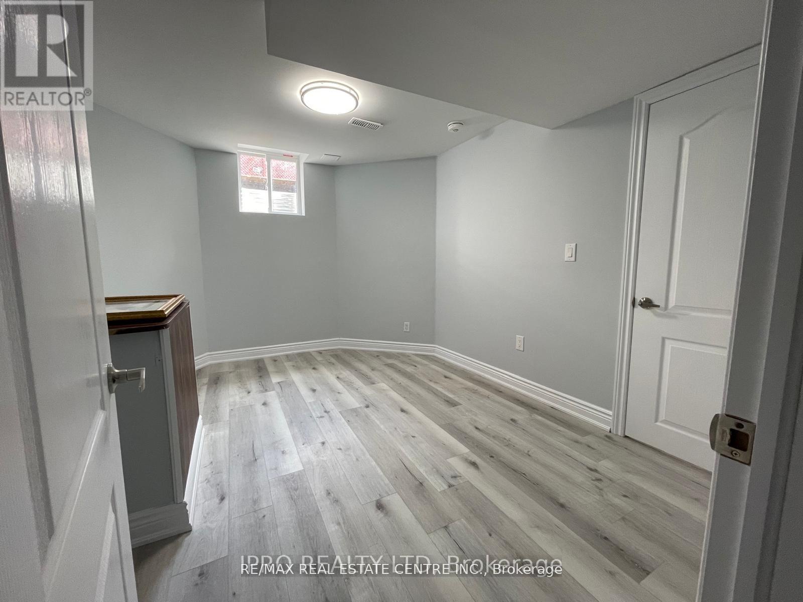 726 Dolby Crescent, Milton, Ontario  L9T 5L7 - Photo 27 - W12932710