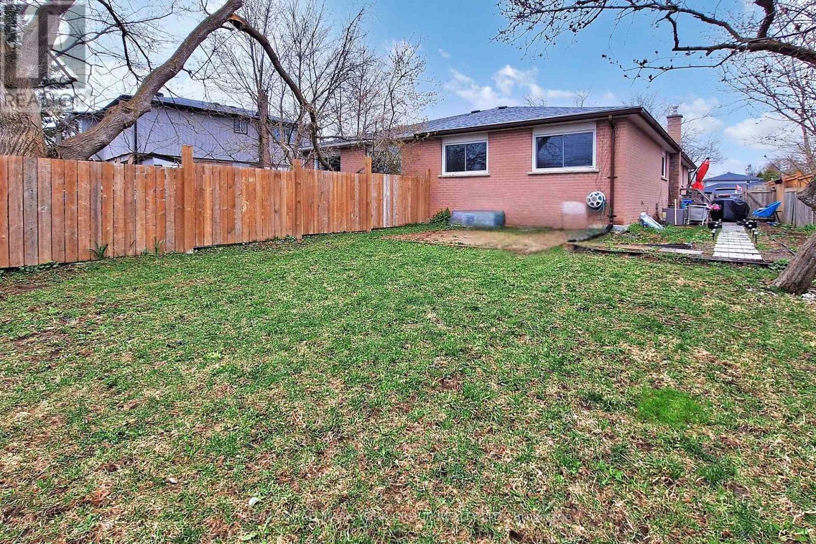 Lower - 25a College Crescent, Barrie, Ontario  L4M 2W4 - Photo 19 - S12935404