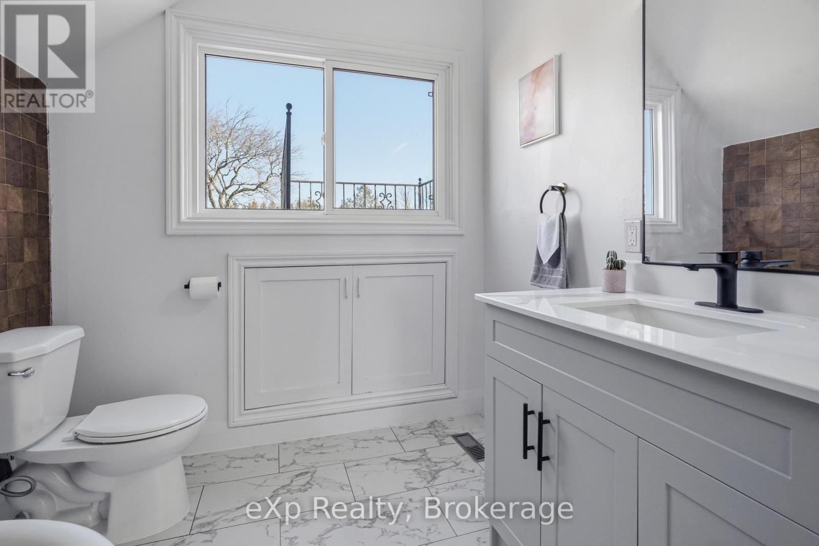 192 William Street W, North Middlesex, Ontario  N0M 2K0 - Photo 34 - X12935550