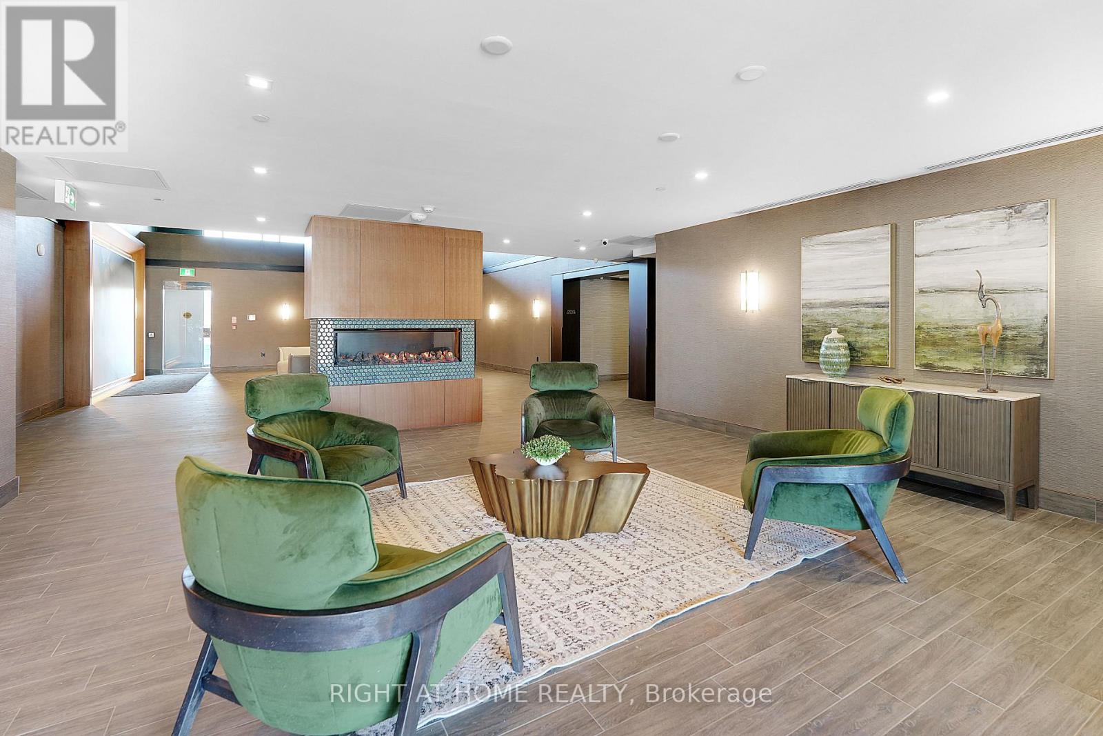 905 - 460 Dundas Street E, Hamilton, Ontario  L8B 2A5 - Photo 2 - X12867730