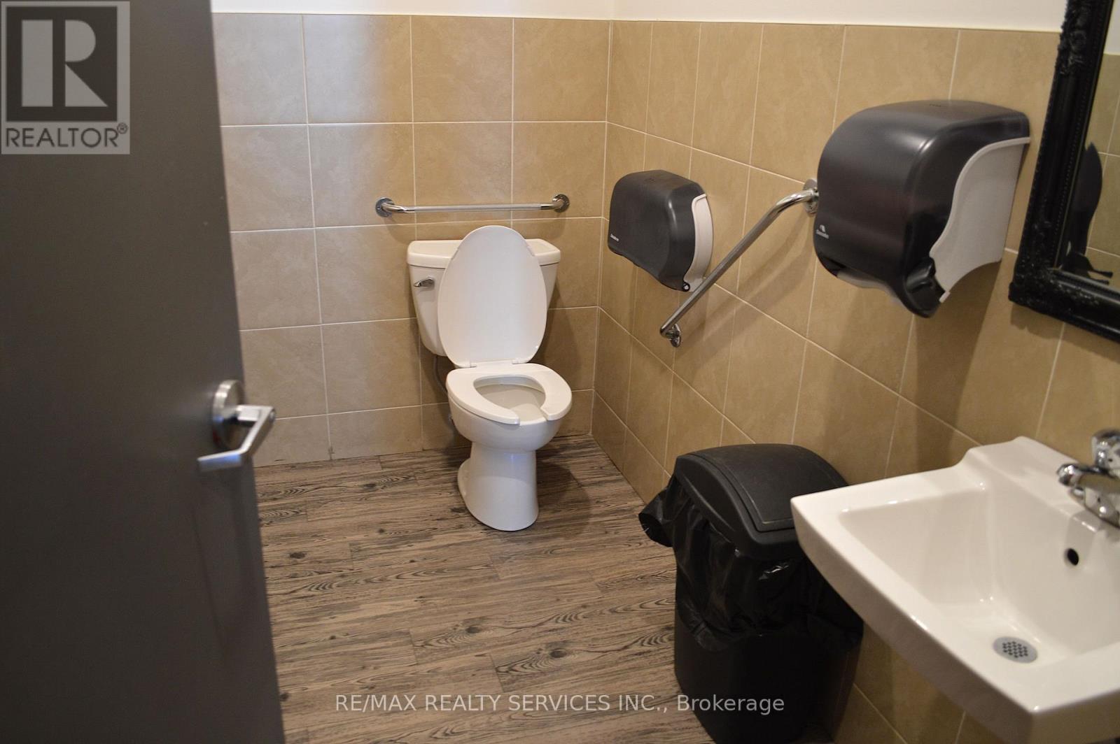 301 Fruitland Road, Hamilton, Ontario  L8E 5M1 - Photo 10 - X12927762