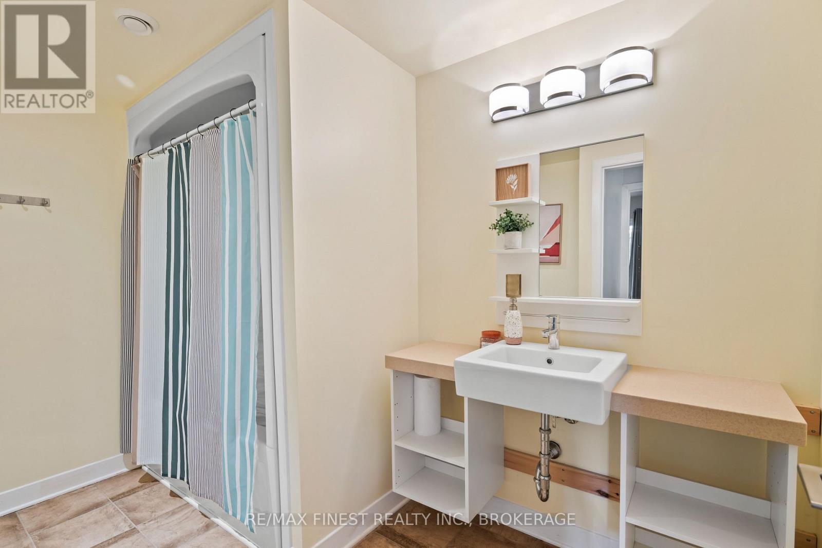 2092 Beach Road, Frontenac, Ontario  K0H 2M0 - Photo 47 - X12935540