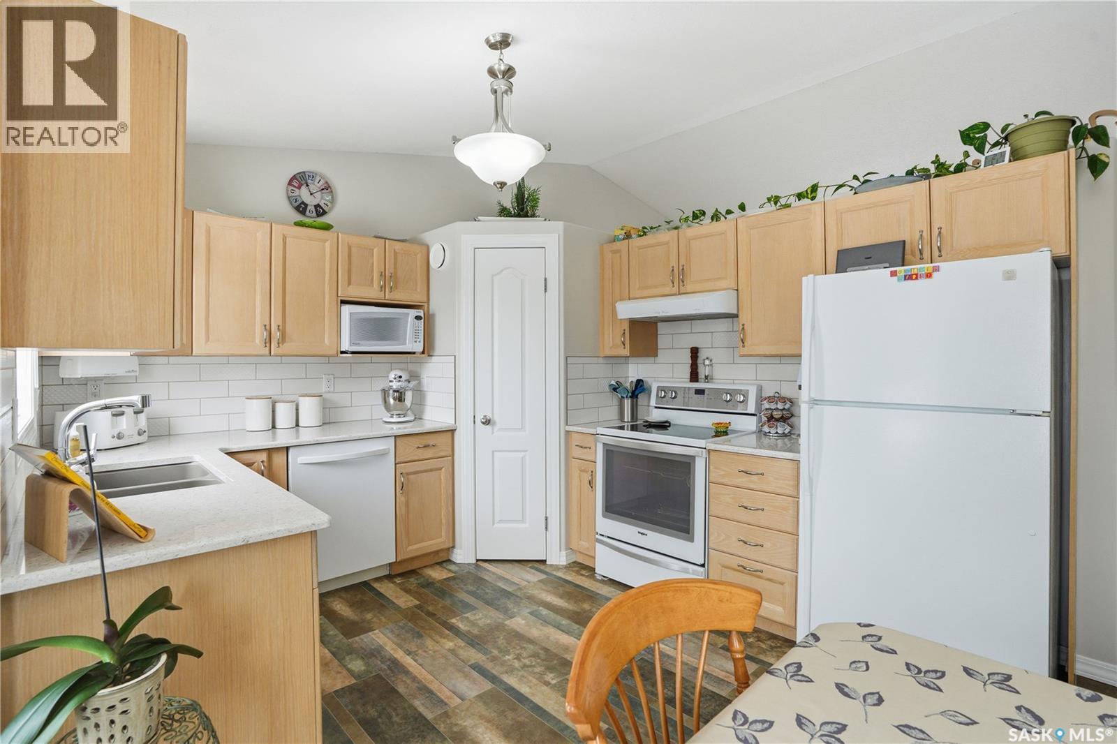 1002 Pezer Crescent, Saskatoon, Saskatchewan  S7S 1K1 - Photo 5 - SK031576