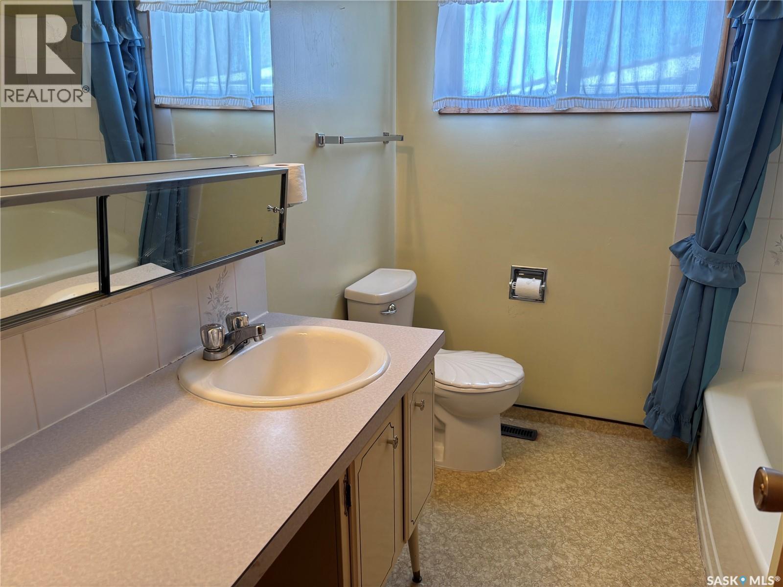 1356 King Crescent, Moose Jaw, Saskatchewan  S6H 3G2 - Photo 8 - SK031458