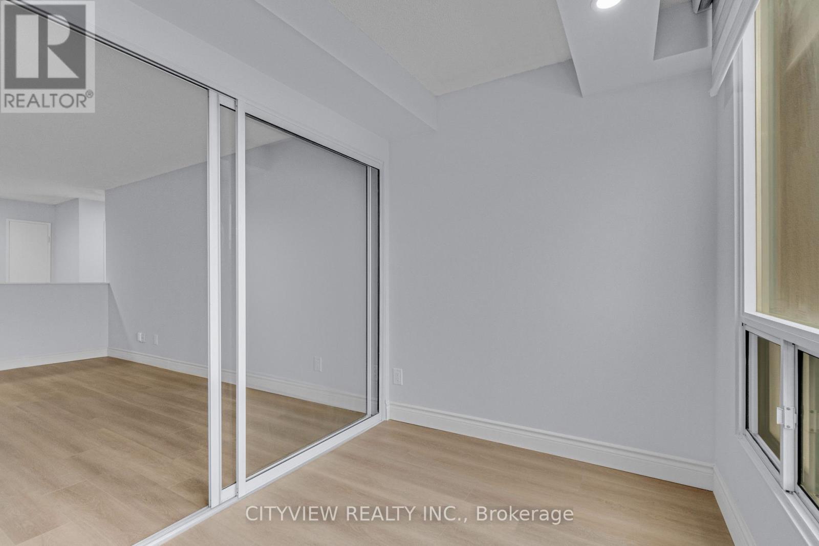 615 - 115 Hillcrest Avenue, Mississauga, Ontario  L5B 3Y9 - Photo 30 - W12935280