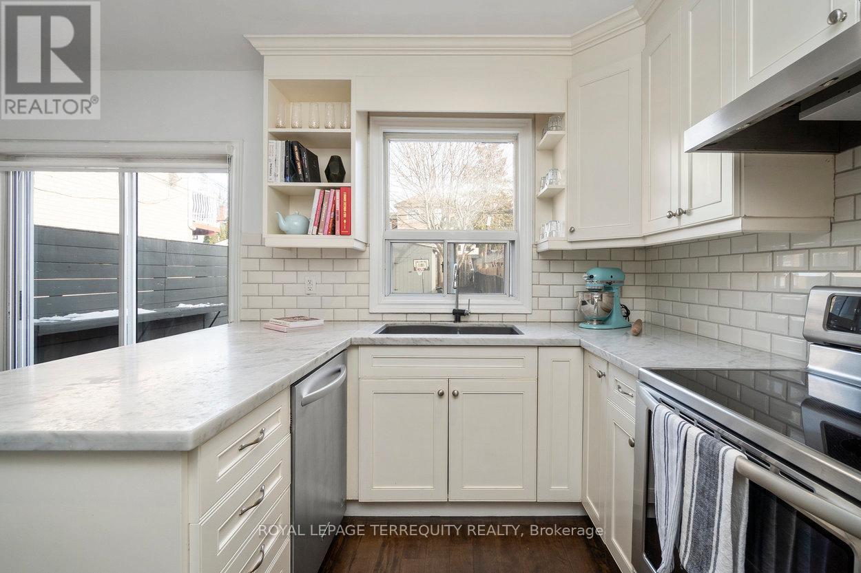 261 Blackthorn Avenue, Toronto (Weston-Pellam Park), Ontario  M6N 3H7 - Photo 16 - W12935282