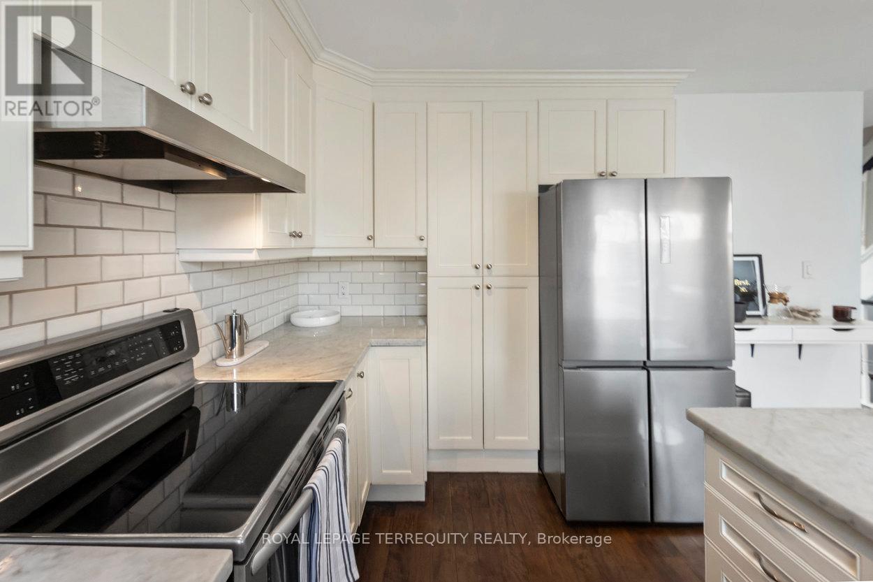 261 Blackthorn Avenue, Toronto (Weston-Pellam Park), Ontario  M6N 3H7 - Photo 17 - W12935282