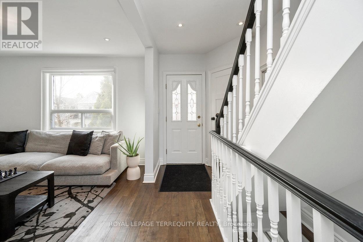 261 Blackthorn Avenue, Toronto (Weston-Pellam Park), Ontario  M6N 3H7 - Photo 5 - W12935282