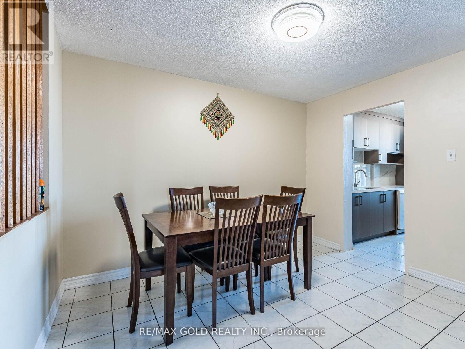 1010 - 17 Knightsbridge Road, Brampton, Ontario L6T 3X9 - Photo 11 - W12935286