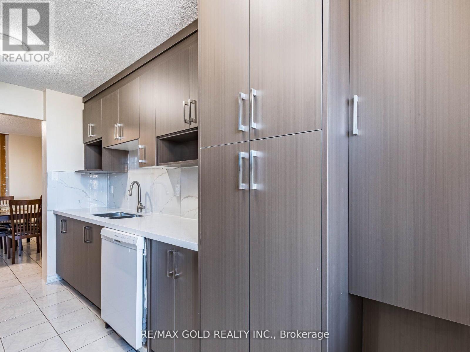 1010 - 17 Knightsbridge Road, Brampton, Ontario L6T 3X9 - Photo 18 - W12935286