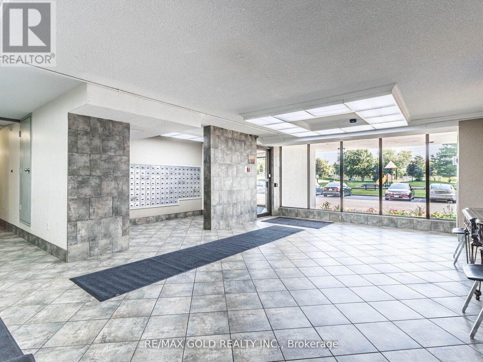 1010 - 17 Knightsbridge Road, Brampton, Ontario L6T 3X9 - Photo 4 - W12935286