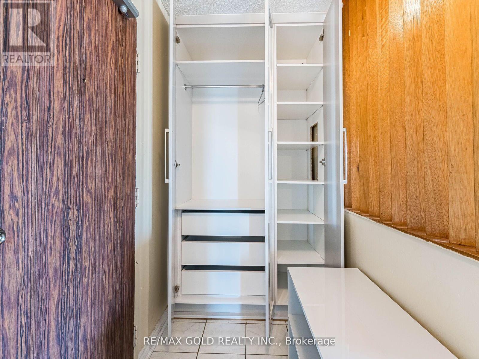 1010 - 17 Knightsbridge Road, Brampton, Ontario L6T 3X9 - Photo 7 - W12935286