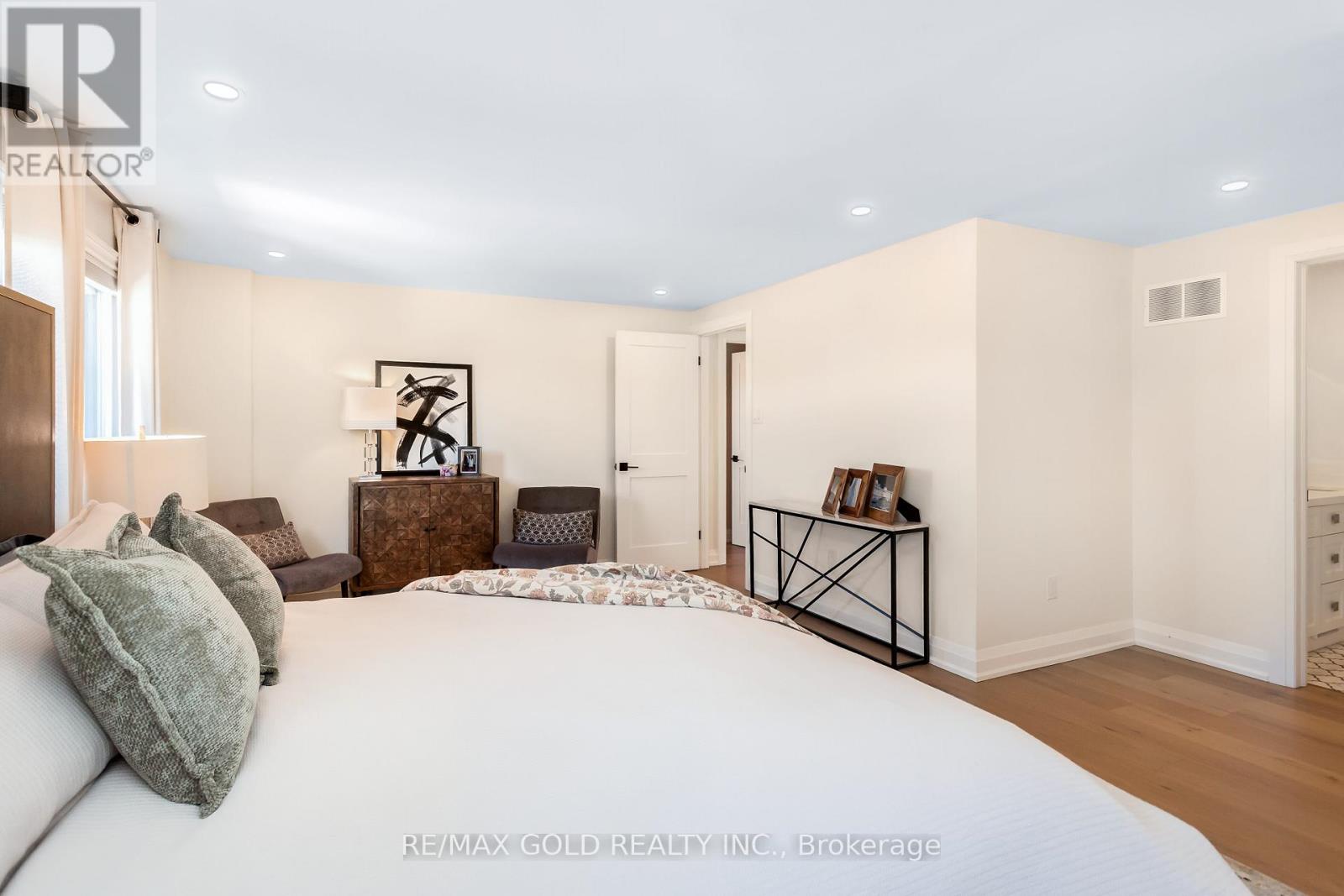 3243 Dovetail Mews, Mississauga, Ontario  L5L 5G8 - Photo 25 - W12935290