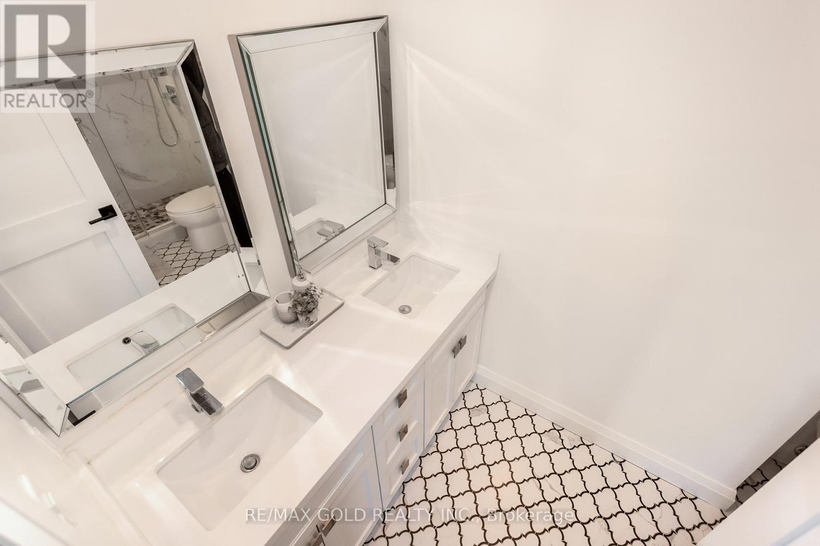 3243 Dovetail Mews, Mississauga, Ontario  L5L 5G8 - Photo 28 - W12935290