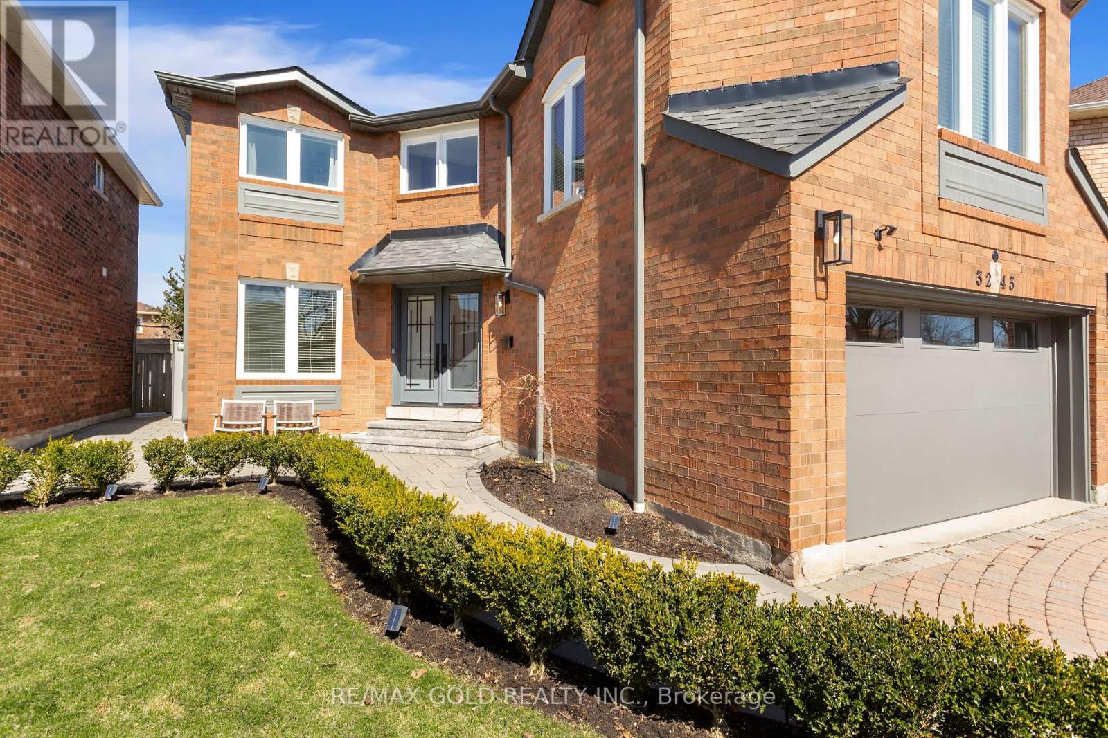 3243 Dovetail Mews, Mississauga, Ontario  L5L 5G8 - Photo 3 - W12935290