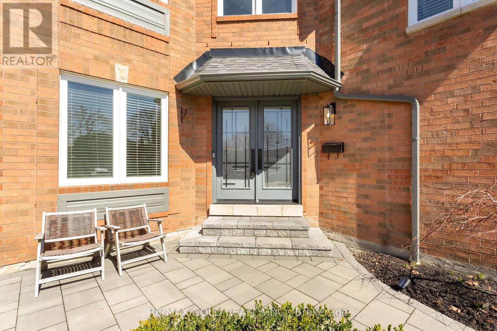 3243 Dovetail Mews, Mississauga, Ontario  L5L 5G8 - Photo 4 - W12935290