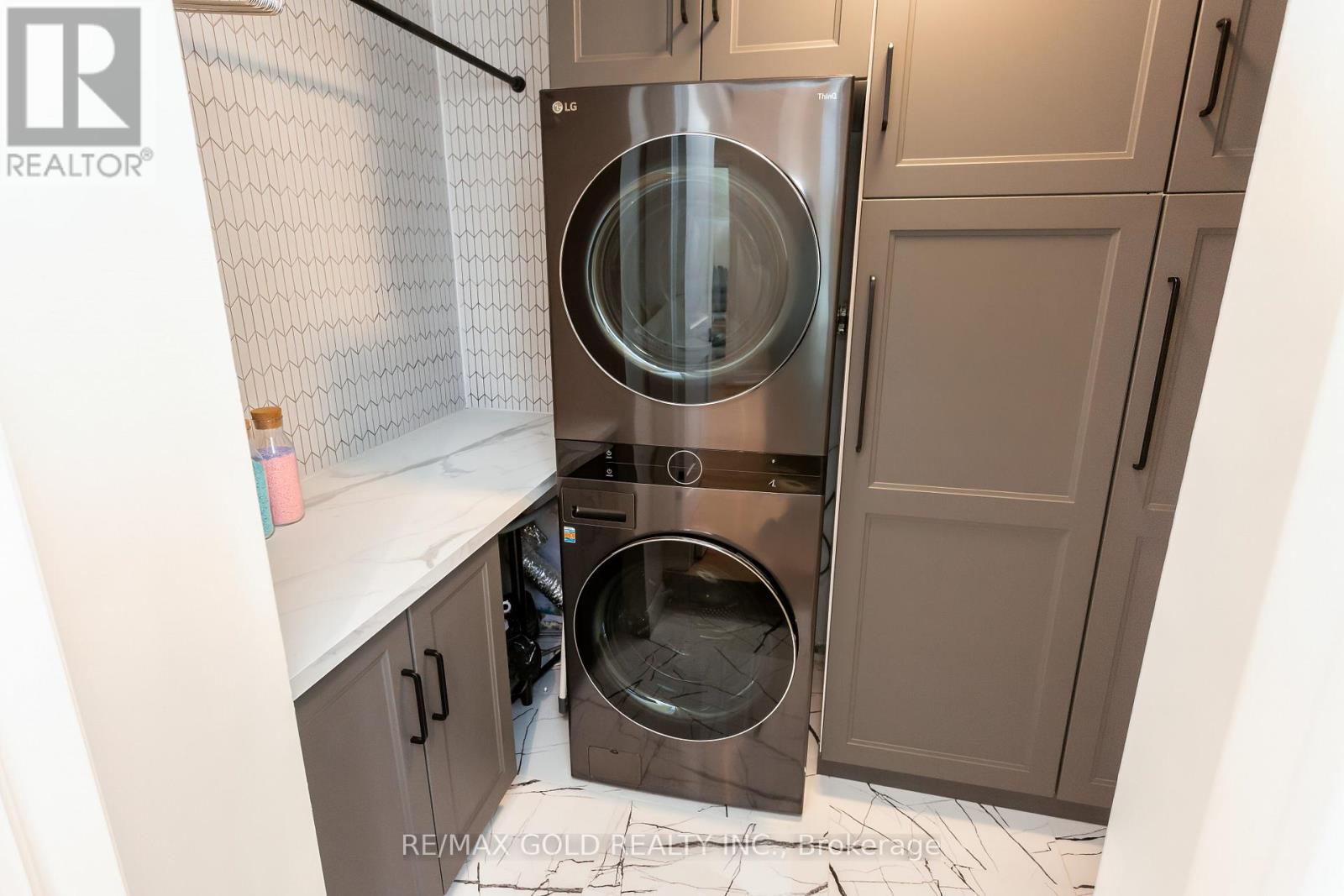 3243 Dovetail Mews, Mississauga, Ontario  L5L 5G8 - Photo 43 - W12935290