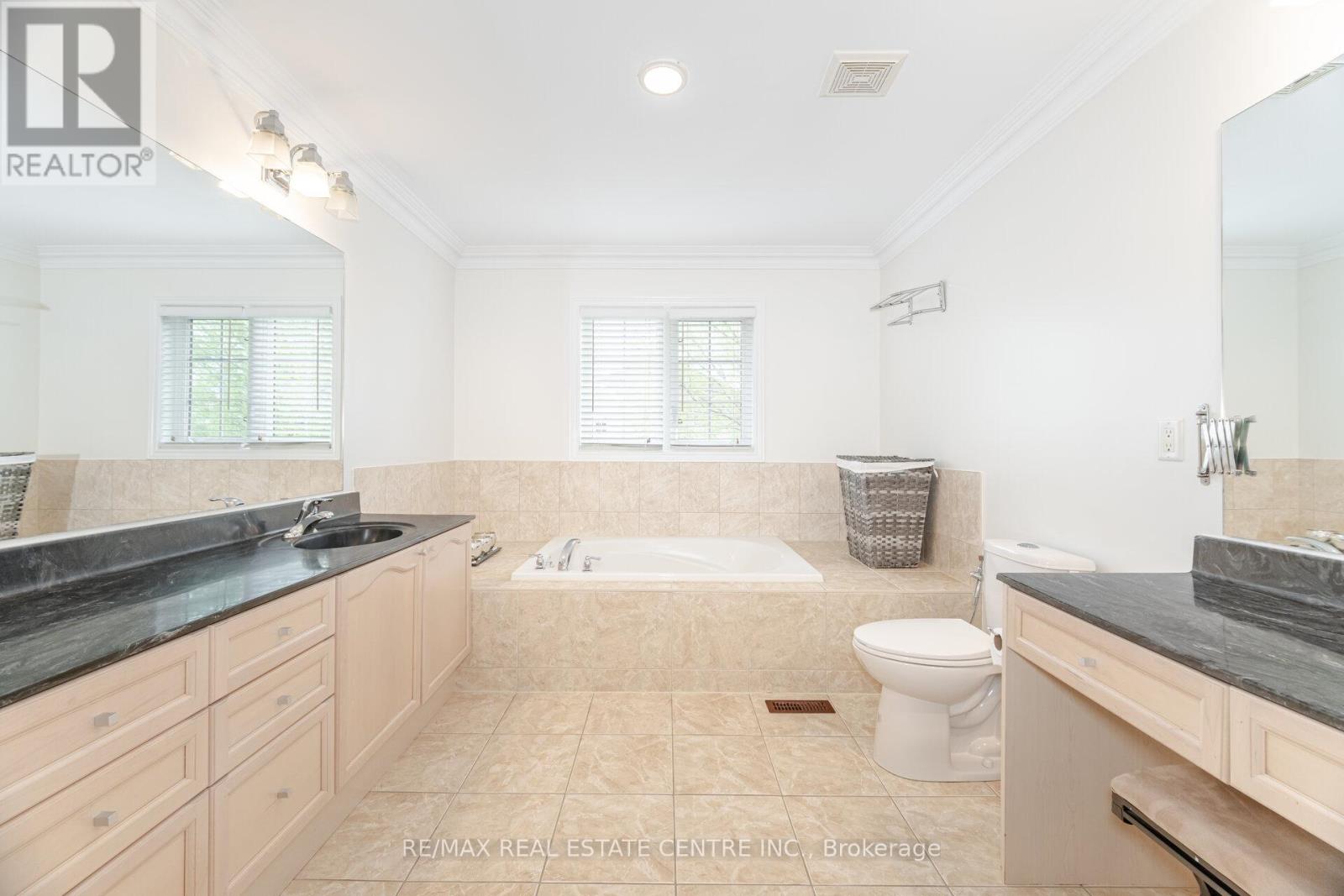 3401 Hideaway Place, Mississauga, Ontario  L5M 0A7 - Photo 26 - W12935374