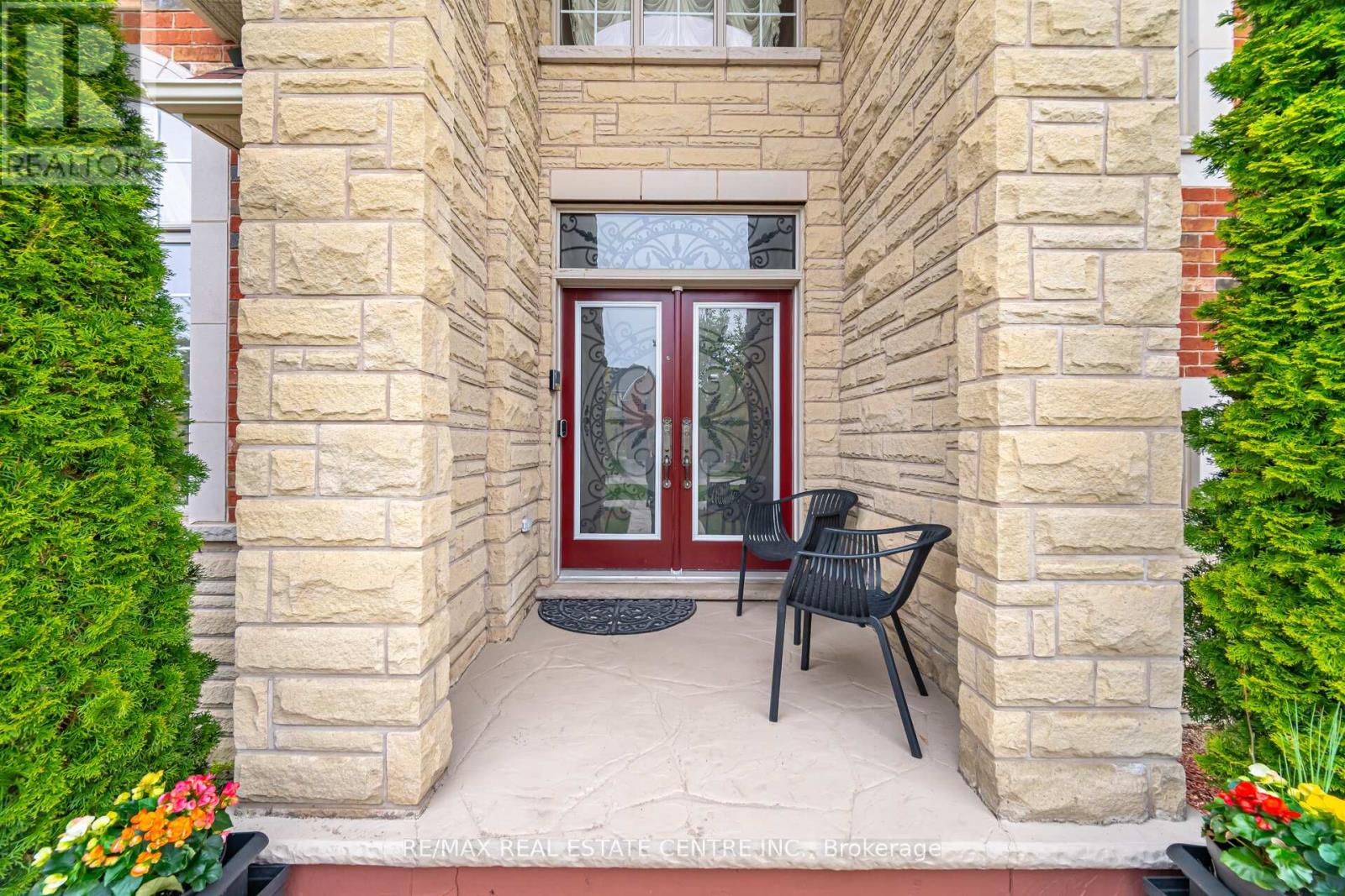 3401 Hideaway Place, Mississauga, Ontario  L5M 0A7 - Photo 6 - W12935374