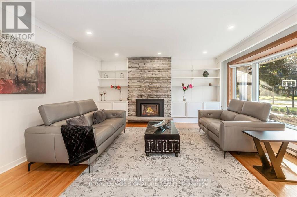 153 Ulster Drive, Oakville, Ontario  L6L 3P3 - Photo 7 - W12935380