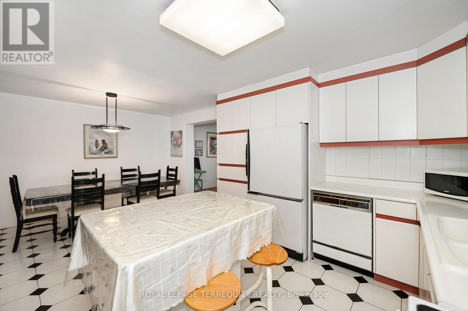 27 Gotham Court, Toronto, Ontario  M6M 2N9 - Photo 11 - W12935392