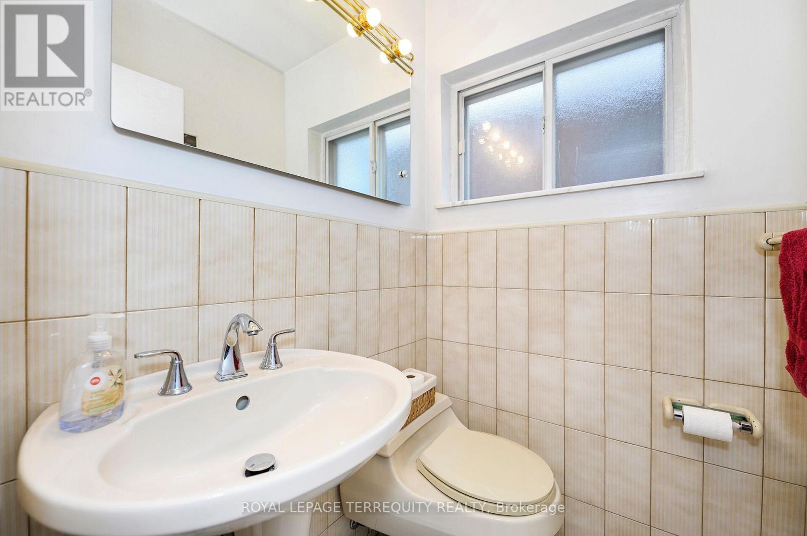 27 Gotham Court, Toronto, Ontario  M6M 2N9 - Photo 12 - W12935392