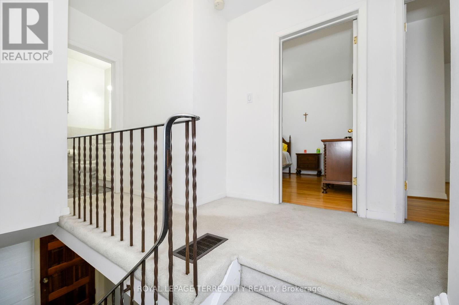 27 Gotham Court, Toronto, Ontario  M6M 2N9 - Photo 15 - W12935392