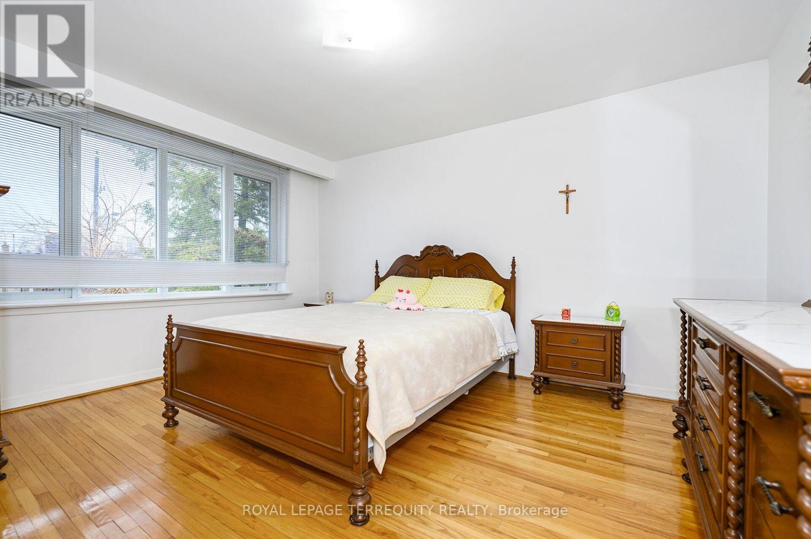 27 Gotham Court, Toronto, Ontario  M6M 2N9 - Photo 16 - W12935392