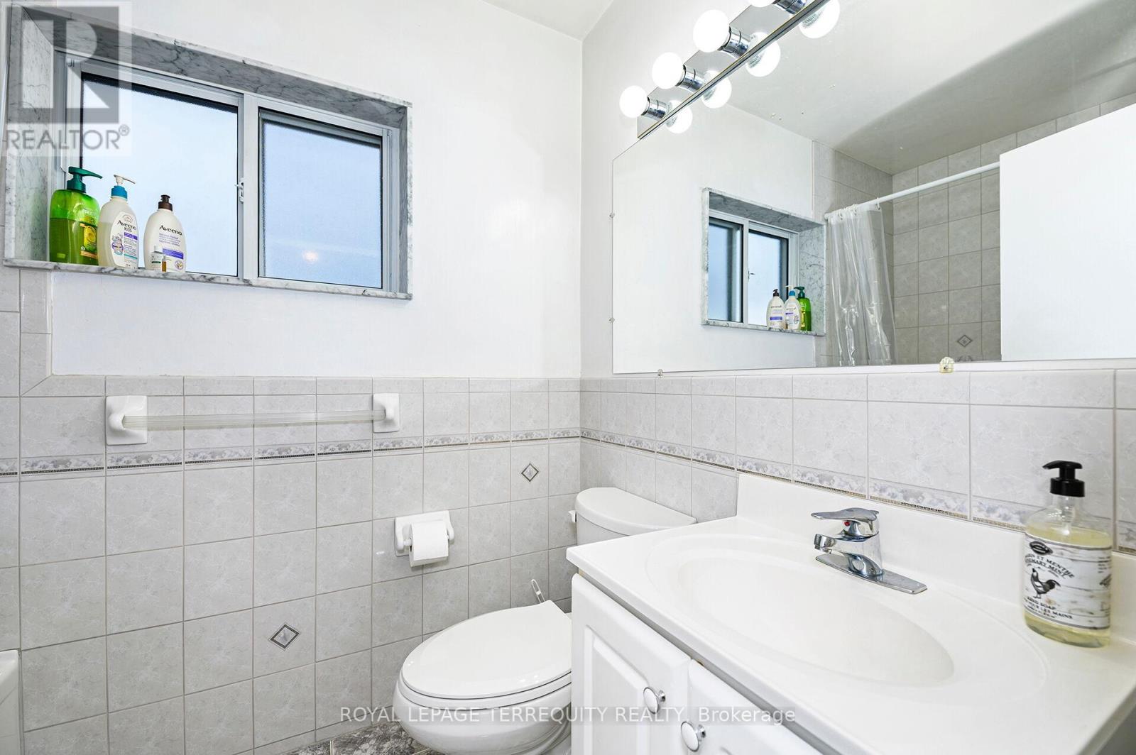 27 Gotham Court, Toronto, Ontario  M6M 2N9 - Photo 18 - W12935392