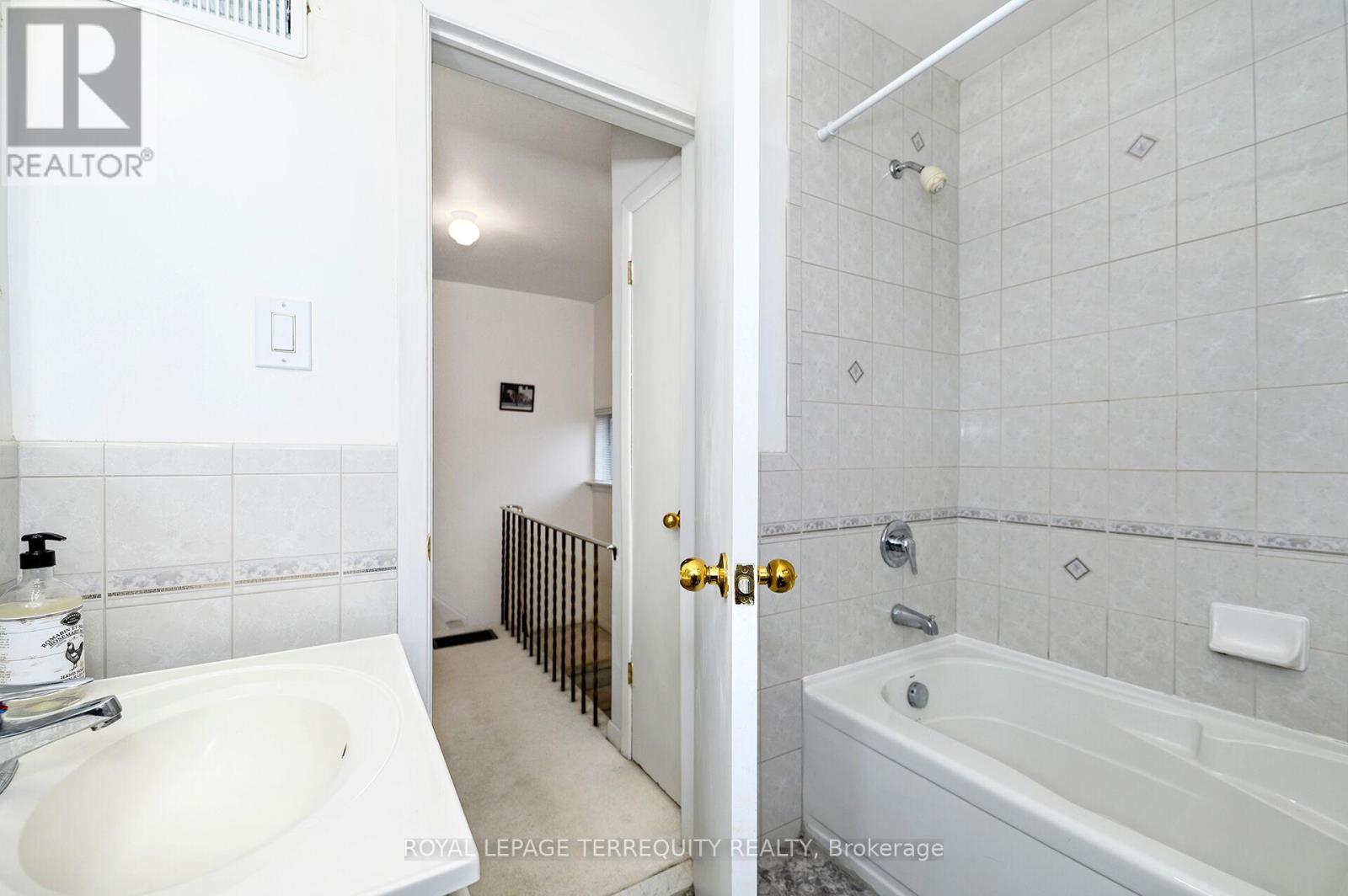 27 Gotham Court, Toronto, Ontario  M6M 2N9 - Photo 19 - W12935392