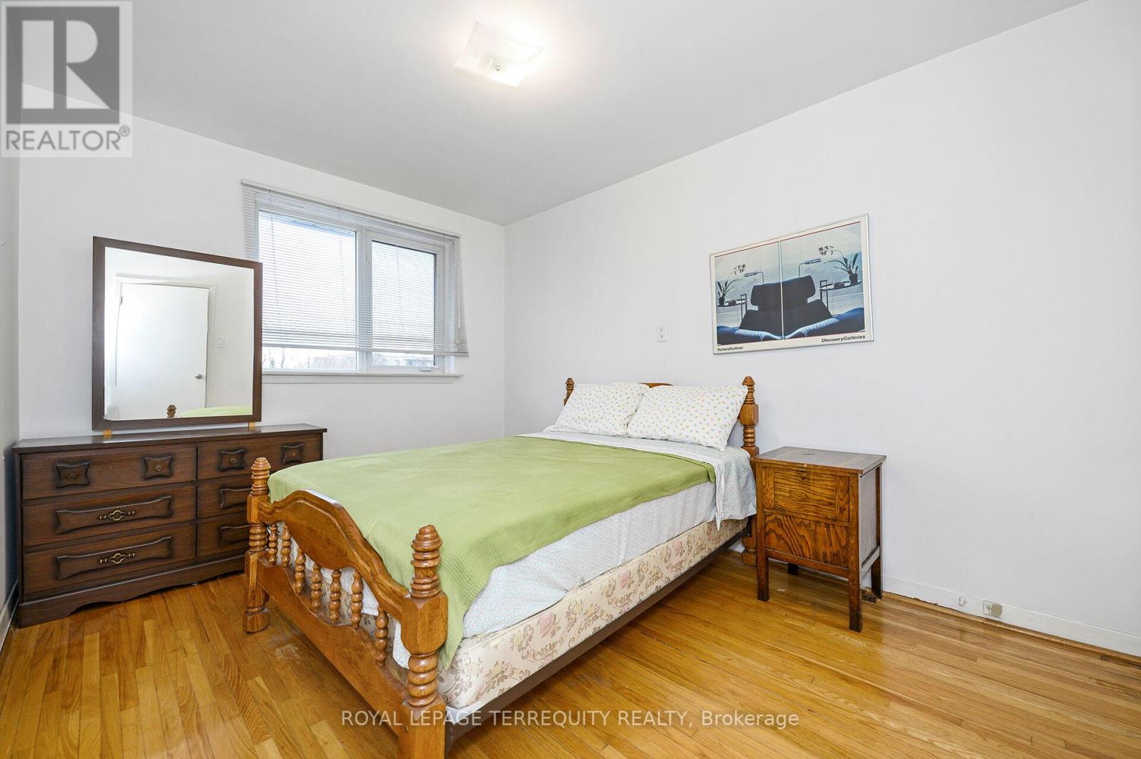 27 Gotham Court, Toronto, Ontario  M6M 2N9 - Photo 20 - W12935392