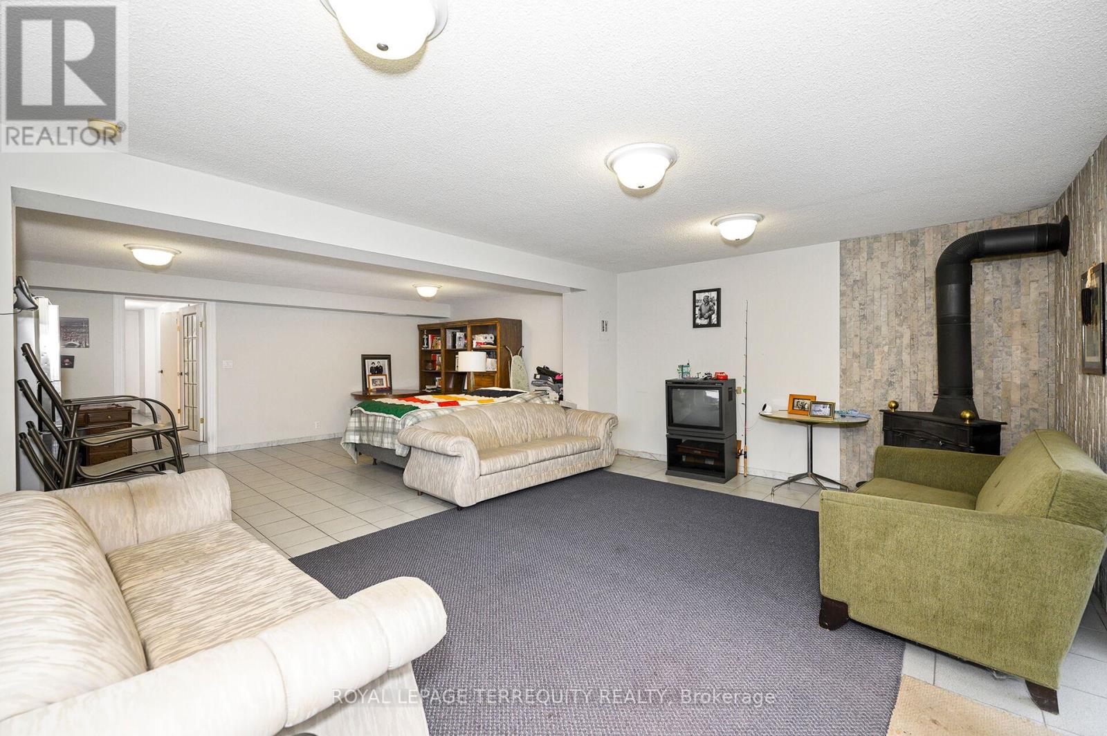 27 Gotham Court, Toronto, Ontario  M6M 2N9 - Photo 23 - W12935392