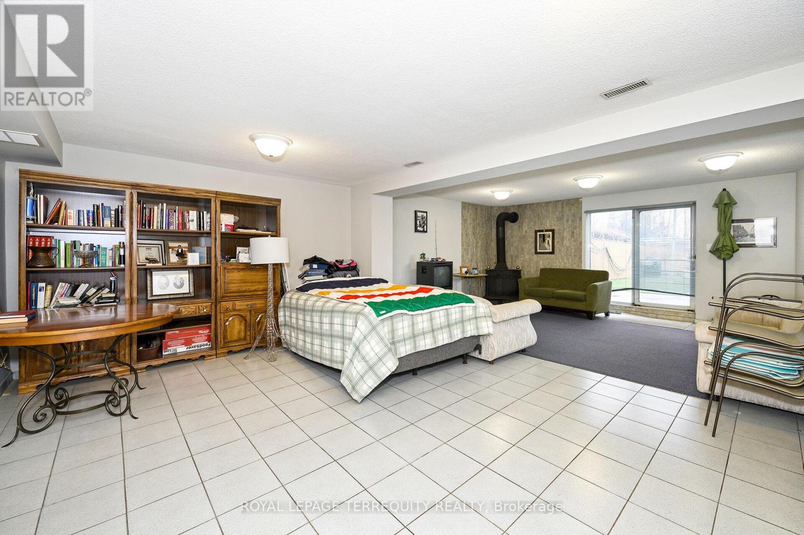 27 Gotham Court, Toronto, Ontario  M6M 2N9 - Photo 24 - W12935392