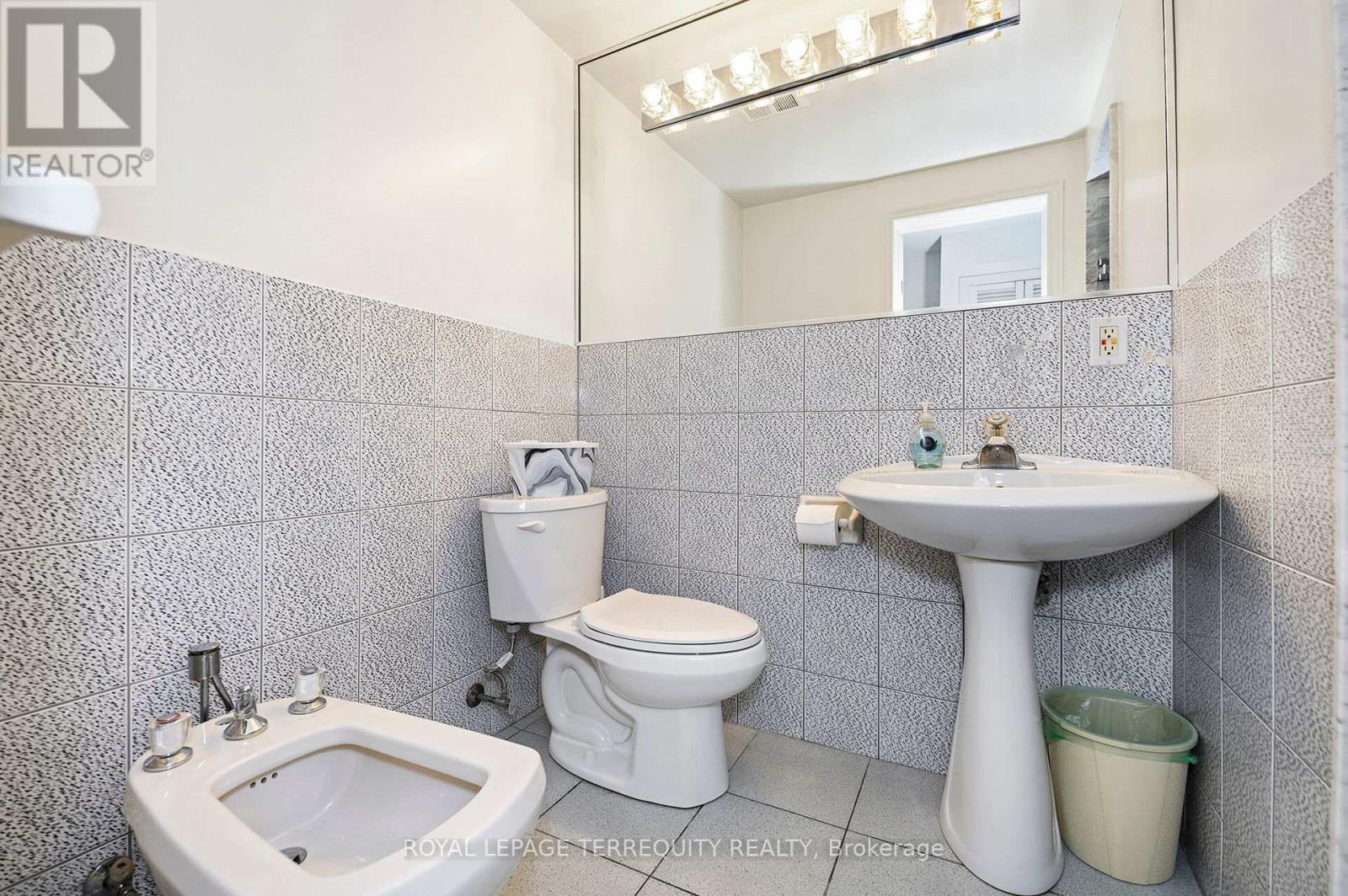 27 Gotham Court, Toronto, Ontario  M6M 2N9 - Photo 27 - W12935392